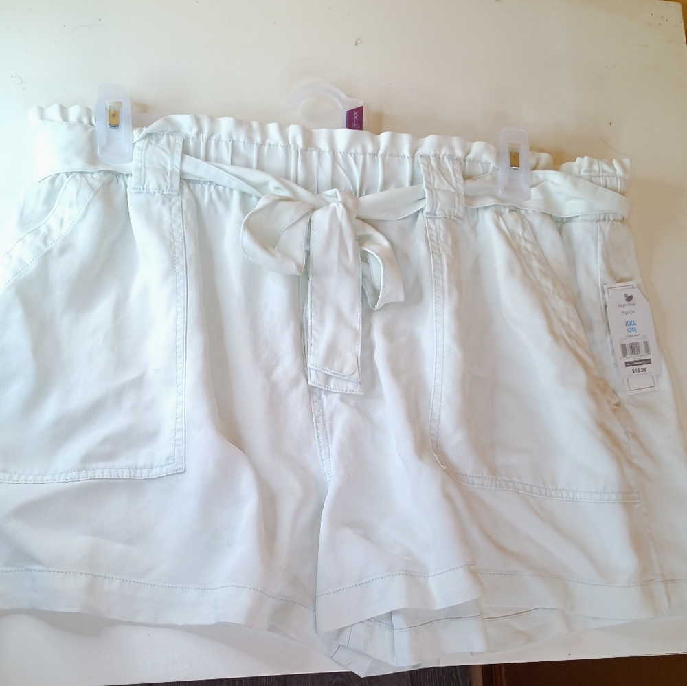 Shorts - Picture 5 of 10